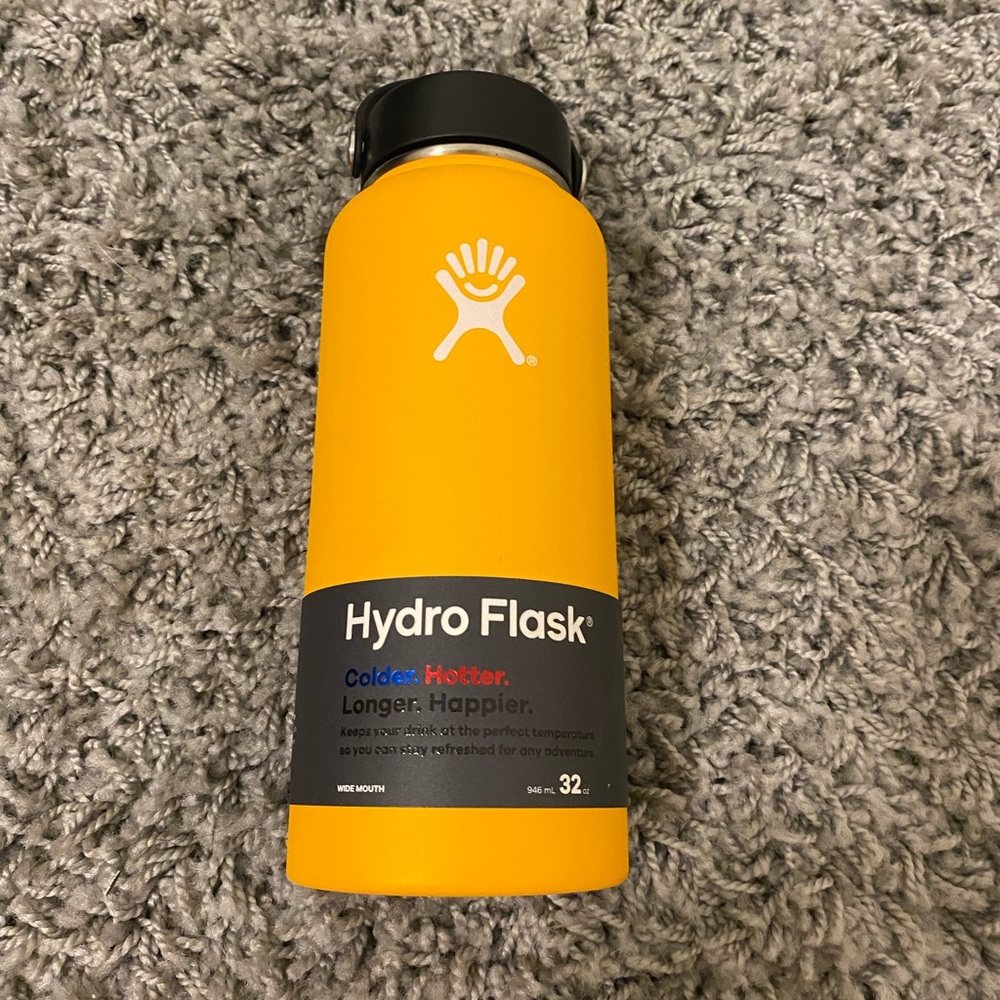 NWT 32oz Hydroflask in Mango